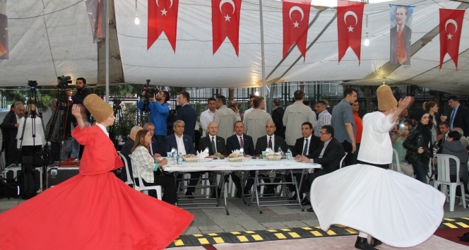 Kılıçdaroğlu, Bakırköy’de pazar esnafıyla iftar yaptı