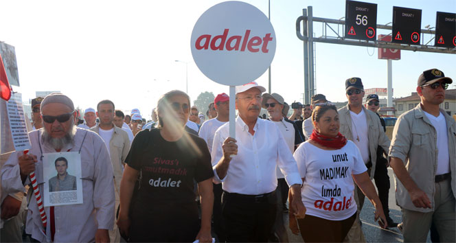 Kılıçdaroğlu, "Adalet Yürüyüşü"ne Pendik'te mola verdi