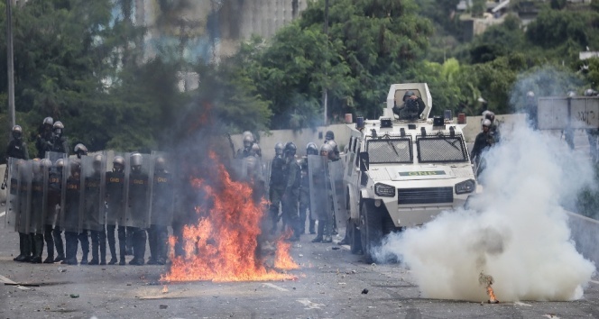 Venezuela’da protestolar sürüyor: 3 ölü