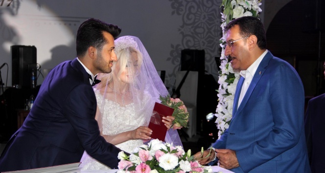 Bakan Tüfenkci Nevşehir’de nikah şahitliği yaptı