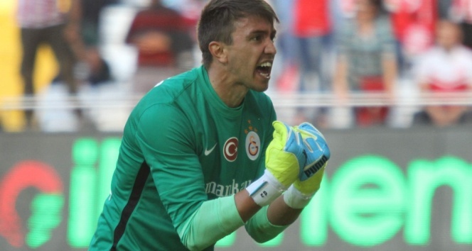 Muslera kararını verdi