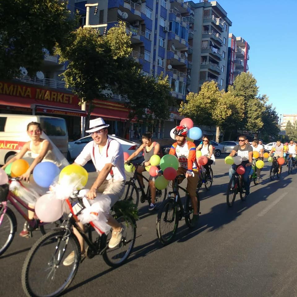 Diyarbakır'da bisikletli düğün konvoyu