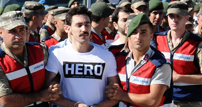 ‘Hero’cu FETÖ sanığının duruşmasında gergin anlar