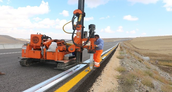 Ankara Büyükşehirden 60 kilometre yeni oto korkuluk