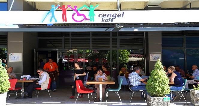 Ç’engel Kafe arı gibi çalışıyor