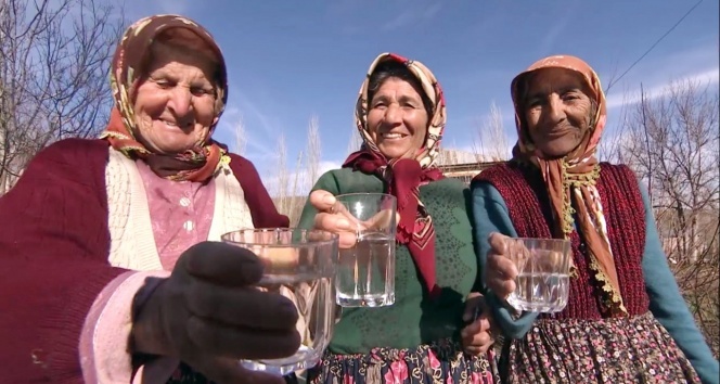 Köye su geldi, İnsaf teyze dayaktan kurtuldu