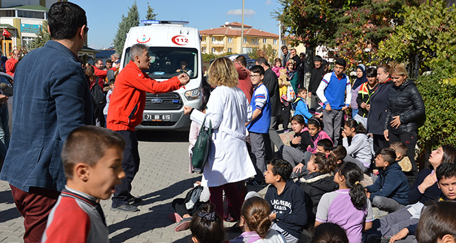 Kırıkkale'de 60 öğrenci hastanelik oldu