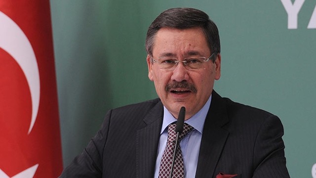 Melih Gökçek paylaşımlarıyla bombalıyor