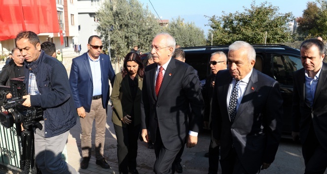 Kemal Kılıçdaroğlu’ndan şehit evine taziye ziyareti
