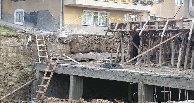 Ankara’da inşaatın istinat duvarı çöktü
