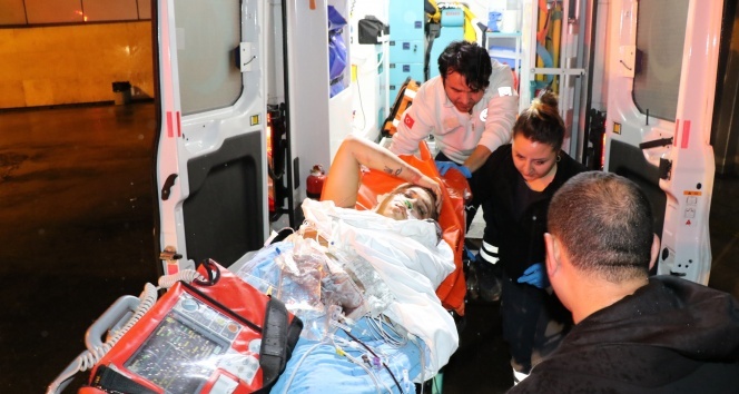 Gazino çalışanını hastane bahçesine attılar