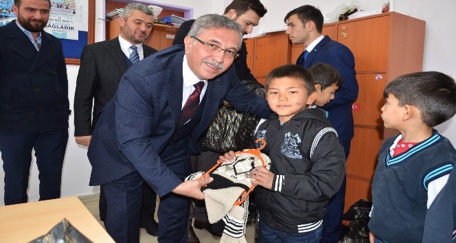 Başkan Çetin ve Türkayık öğrencileri sevindirdi