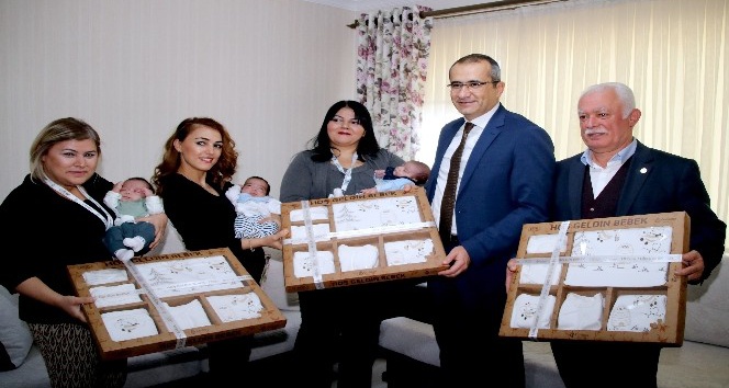 Üçüzlere ‘Hoş Geldin Bebek’ ziyareti