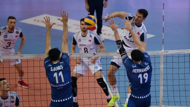 Halkbank emin adımlarla