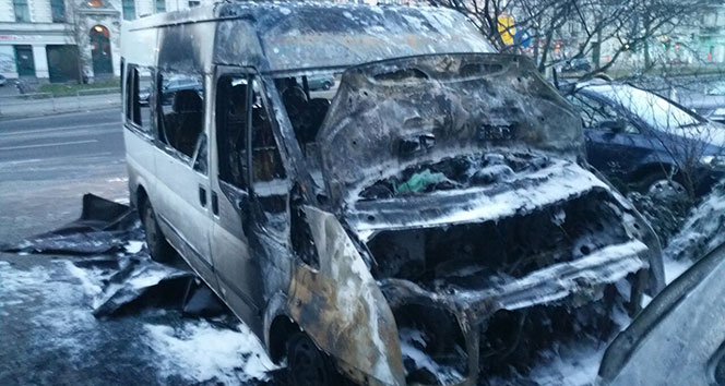 Almanya’da Diyanet’e ait araç yandı