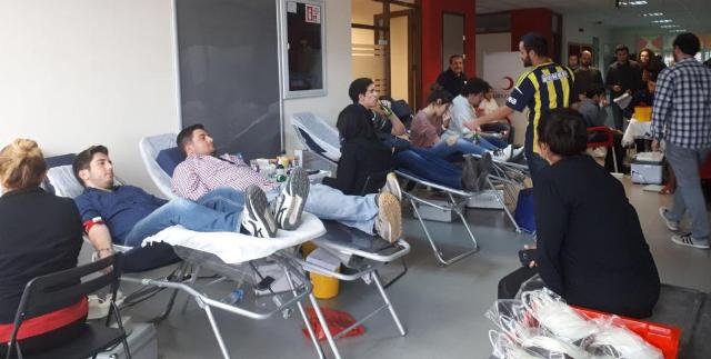 Öğrenciler Mehmetçik için kan bağışında bulundu