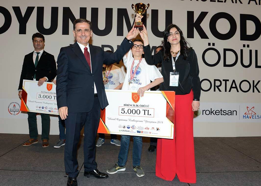 Ankara Valisi Ercan Topaca, Oyunumu kodluyorum yarışmasının ödül törenine katıldı.