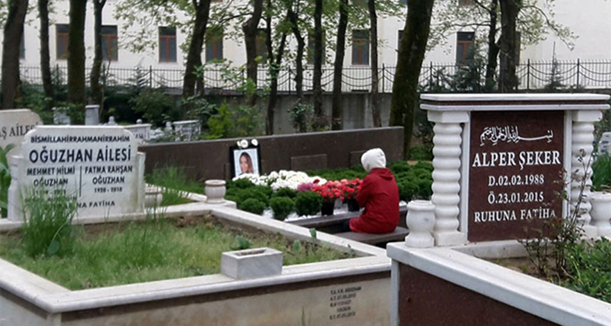 Mina Başaran'ın annesi düğün gününde kızının mezarına koştu