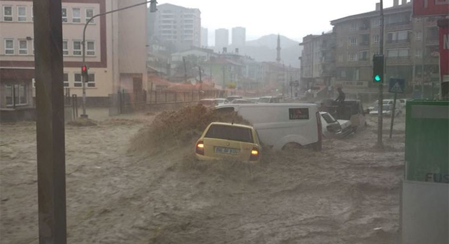 Ankara'da sel arabaları sürükledi! Mamak'te sel baskını!