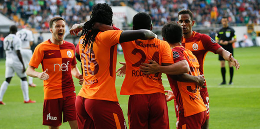 Galatasaray Akhisarspor'u 2-1 mağlup etti