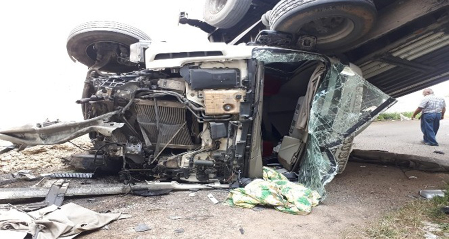 Ankara'daköprü boşluğuna uçan tırın sürücüsü hayatını kaybetti