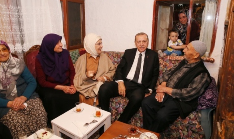 Cumhurbaşkanı Erdoğan iftarını Ankara Bağlum'da açtı