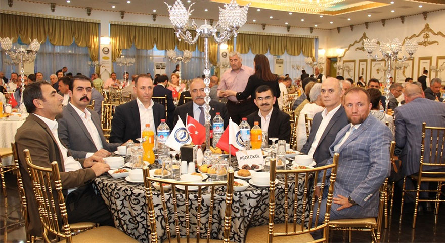 Etimesgutlu işadamları iftarda bir araya geldiler