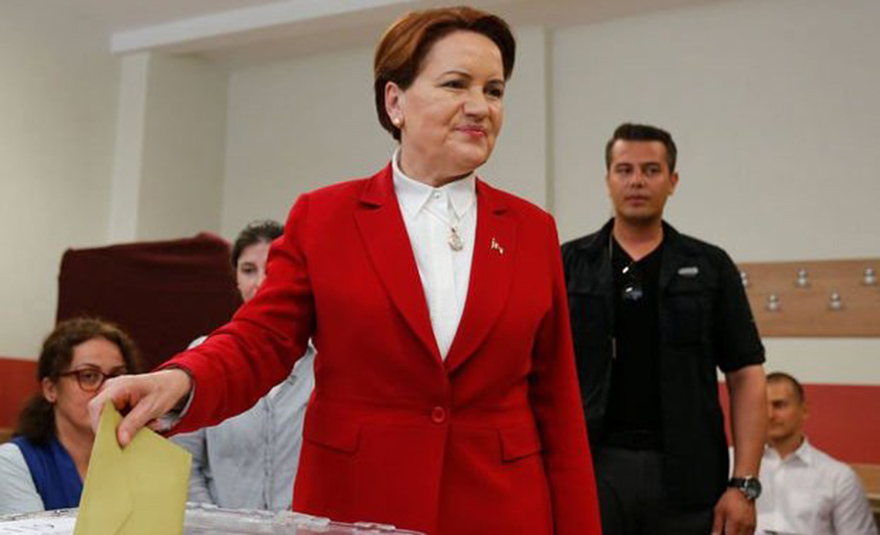 Meral Akşener oyunu kullandı