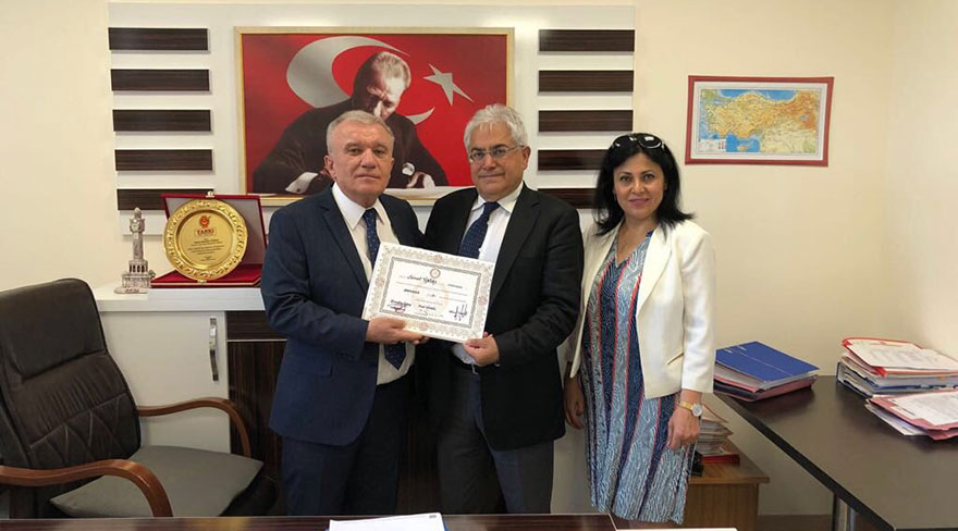 CHP'li milletvekili Servet Ünsal dördüncü denemede yemin edebildi