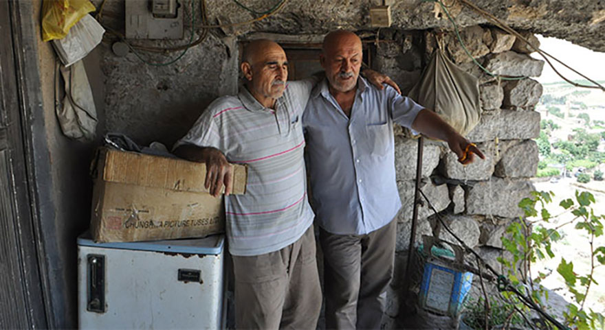 Mehmet Tilki 20 yıldır mağarada yaşıyor