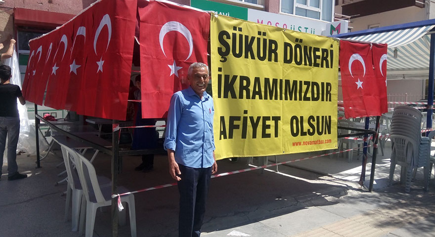 Hırdavatçı seçimleri Erdoğan kazanınca "şükür döneri" dağıttı