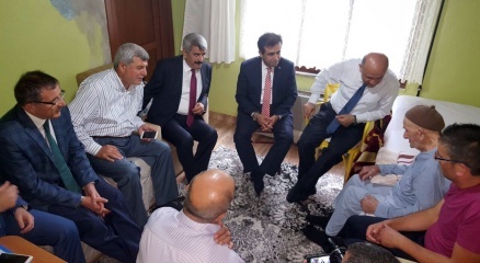 Bakan Işık, Başkan Karaosmanoğlu’nun babasını ziyaret etti haberi
