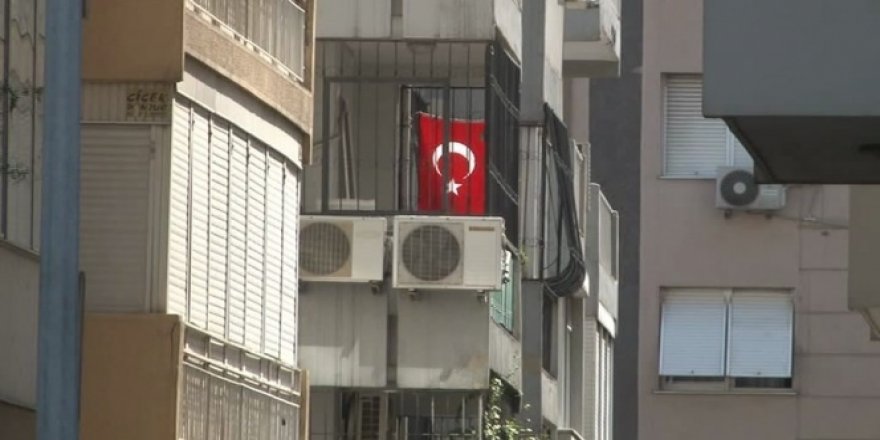 ABD’li papaz Brunson’un evine Türk Bayrağı asıldı