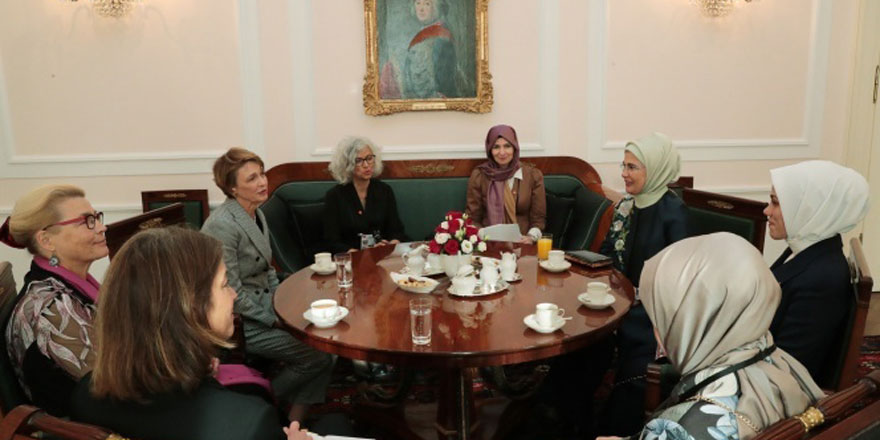 Emine Erdoğan, Almanya Cumhurbaşkanının eşi ile görüştü