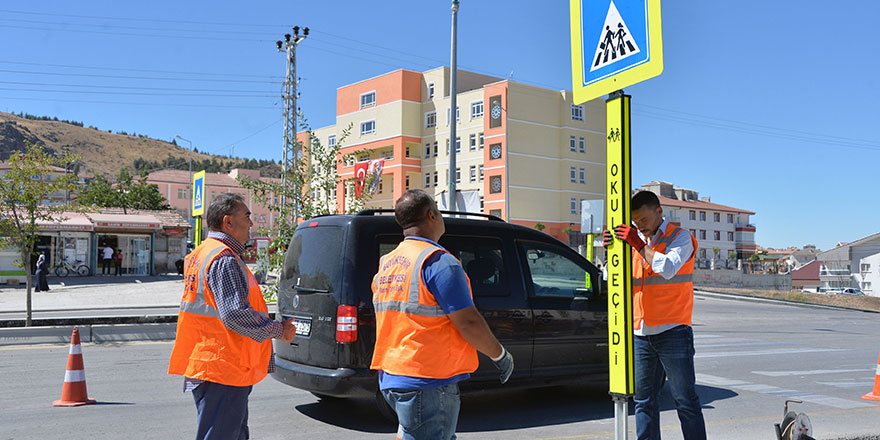 Okul önlerinde yol güvenliği artıyor!