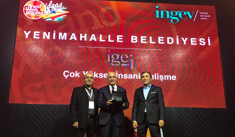 İnsani Gelişme Zirvesi’nde Yenimahalle’ye plaket