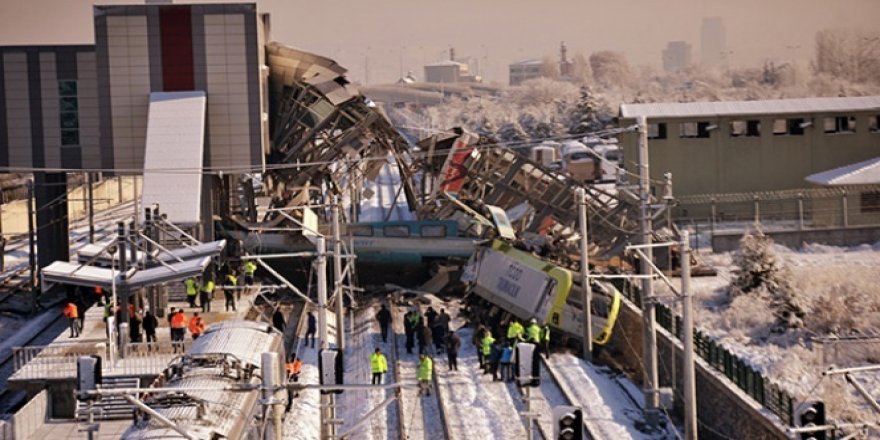 Tren kazasında makasçı makinisti suçladı