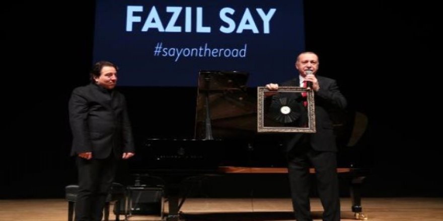 Erdoğan, konser sonrası Fazıl Say'a hediye verdi