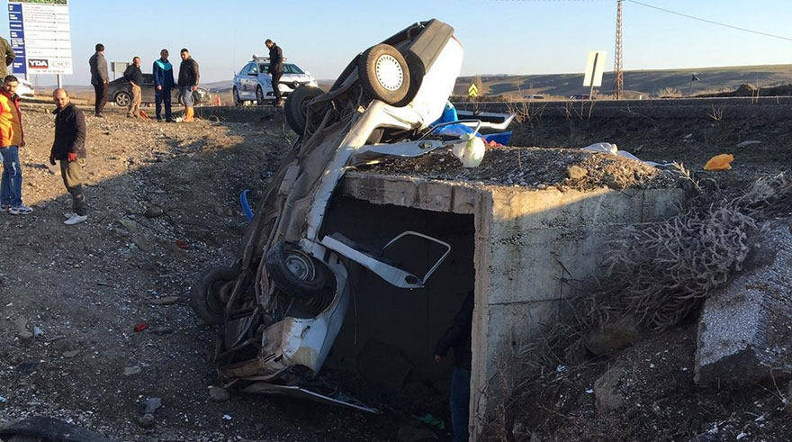 Atandığı okula giden öğretmen trafik kazasında hayatını kaybetti 