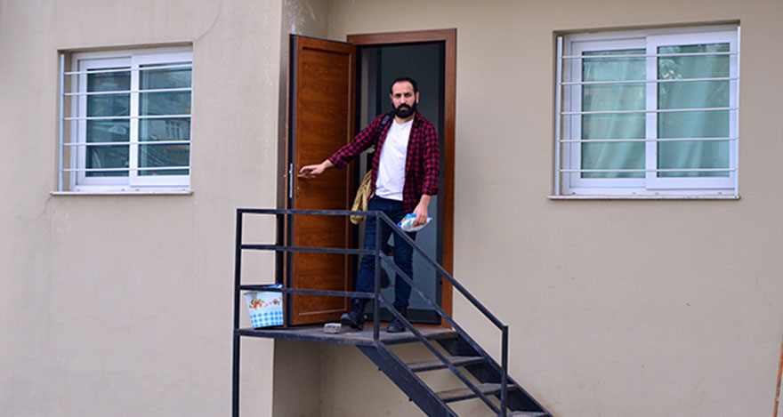 Adana'da oturduğu evin kiraya verileceğini internetten öğrendi