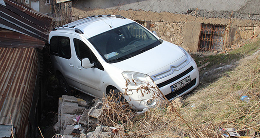 Sivas'da şaşkına çeviren kaza