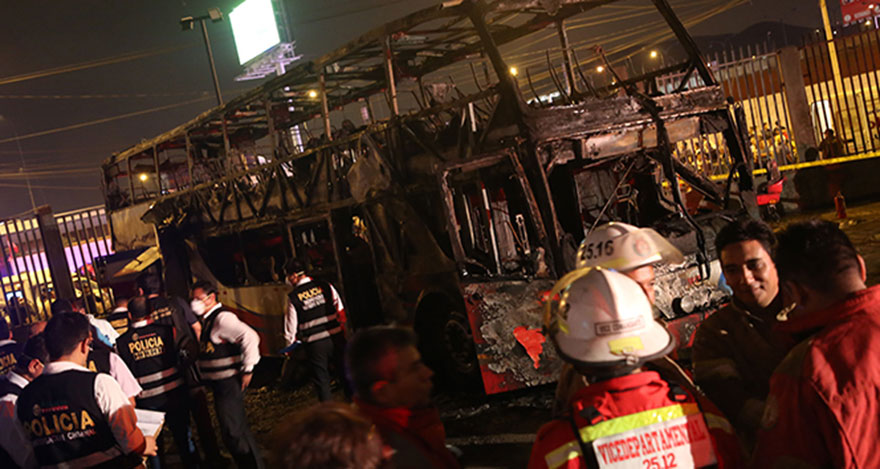 Otobüs yangınında 20 kişi öldü