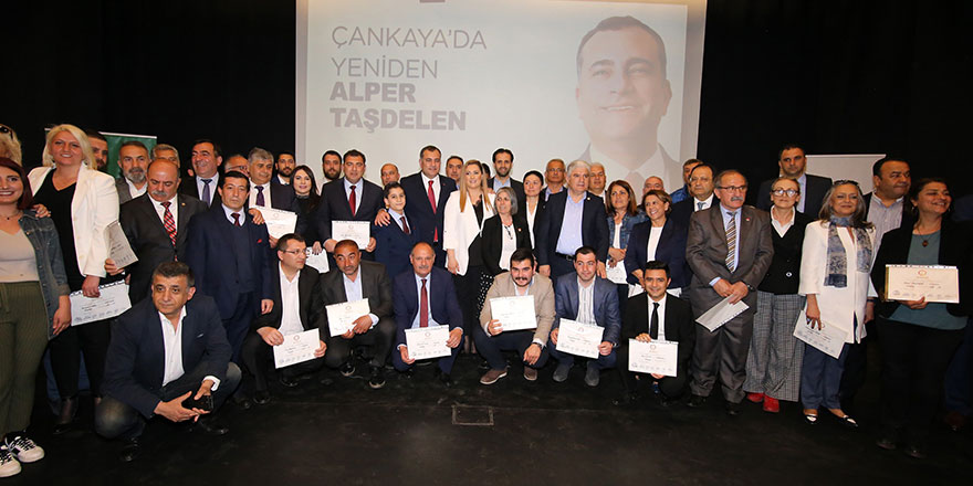 Alper Taşdelen mazbatasını aldı