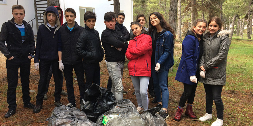 Fatih Mesleki ve Teknik Anadolu Lisesi öğrencilerinden çevre temizliği