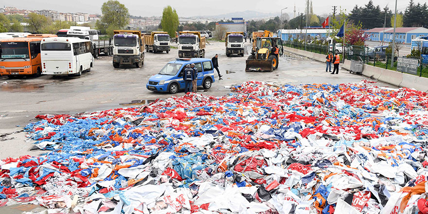 Ankara Zabıtası'ndan afiş temizliği