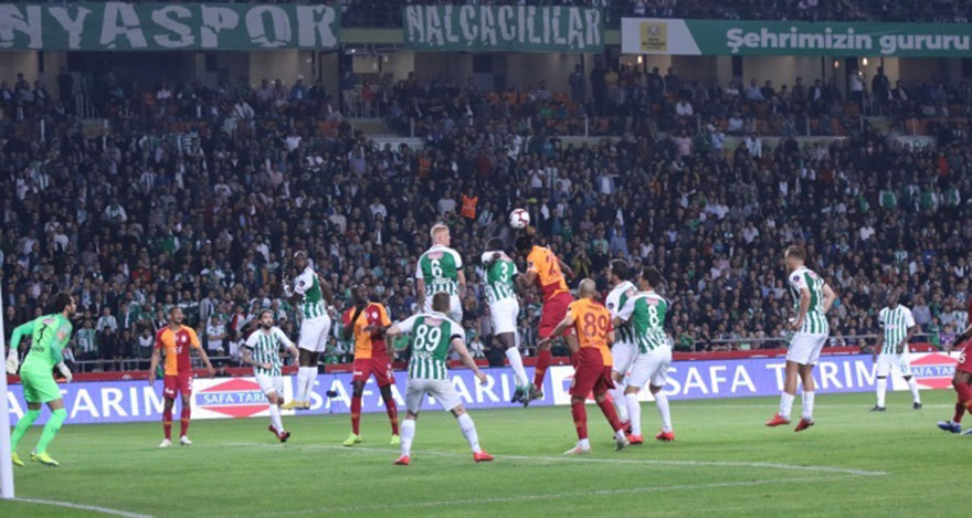 Galatasaray Konya'da fırsatı tepti!