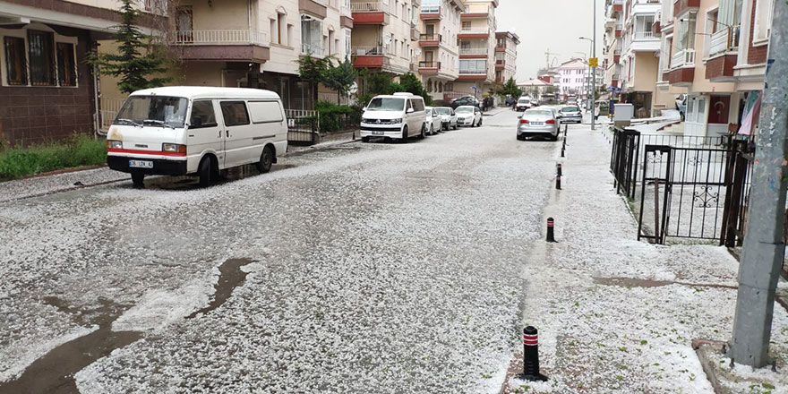 Başkent'i dolu vurdu