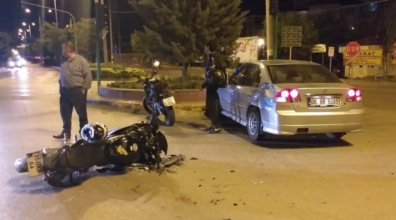 Otomobil ile motosiklet çarpıştı: 1’i ağır 2 yaralı 