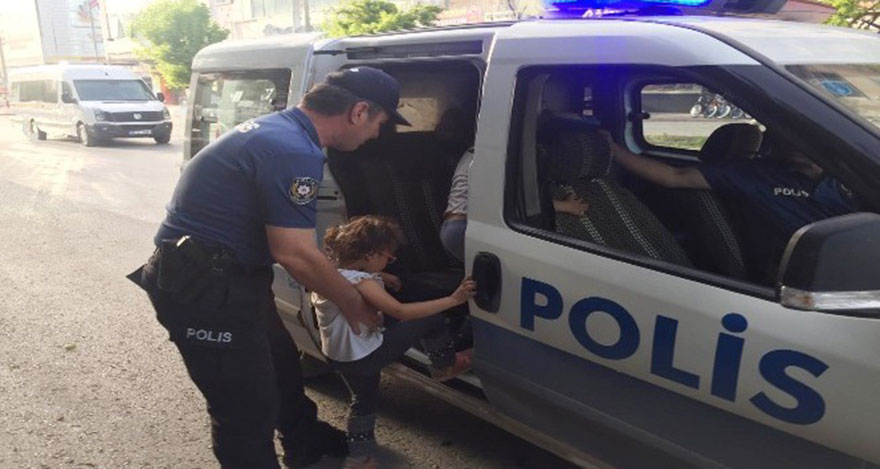 Sincan'da polis sokak ortasında iki çocuk bulundu