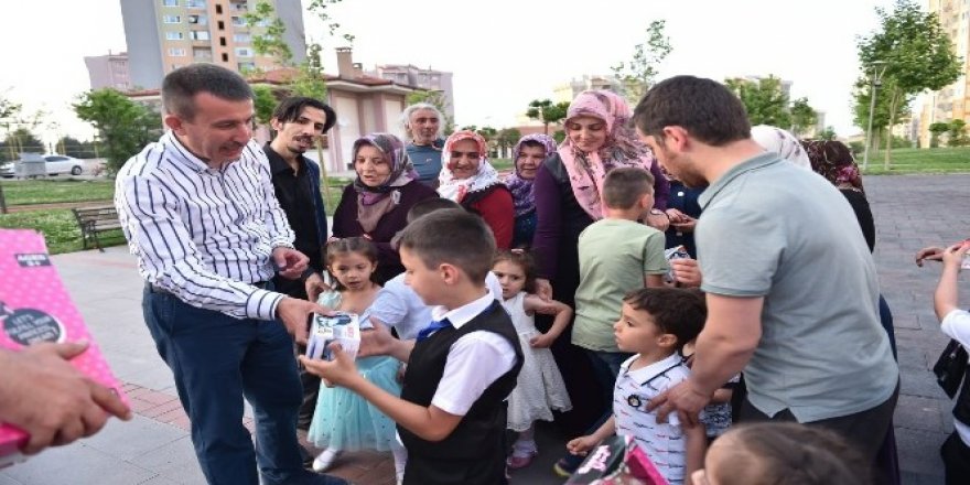 Başkan Balcı'dan çocuklara bayram hediyesi
